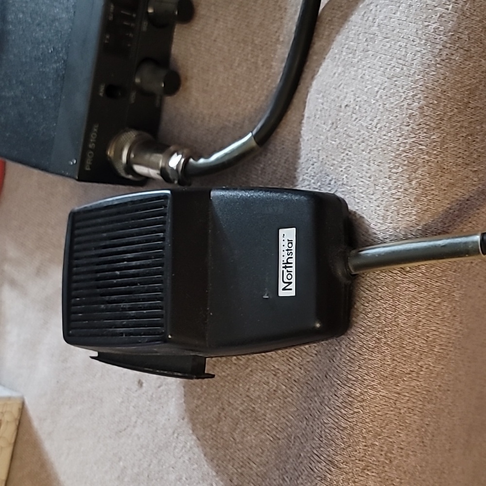 UNIDEN CB RADIO W/ NORTHSTAR MIC - Picture 3 of 3